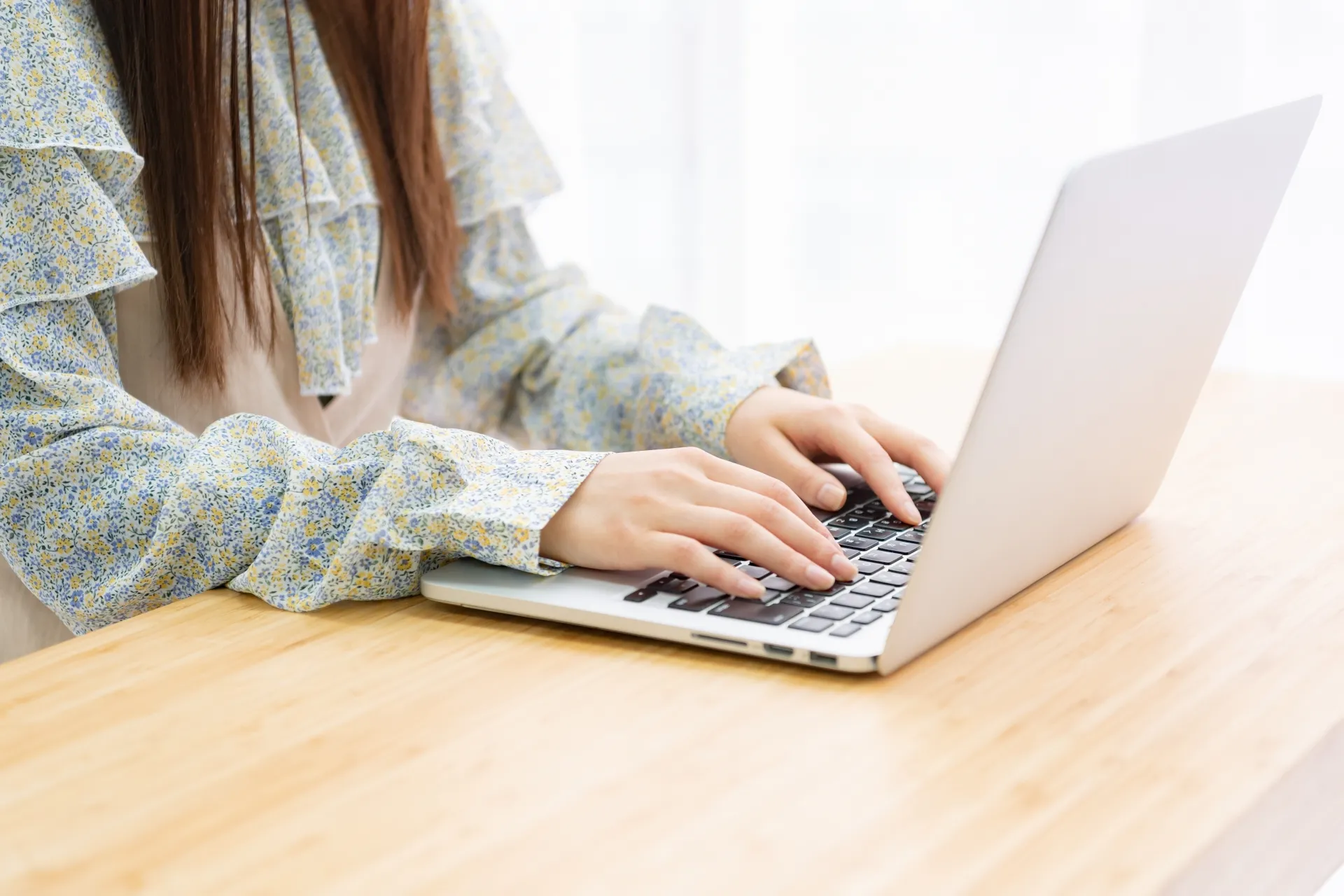 女性 パソコン 在宅