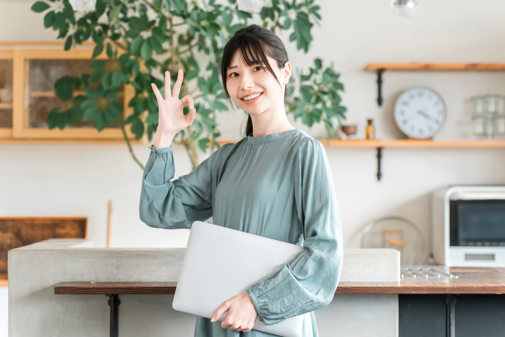 女性　在宅ワーク　安心